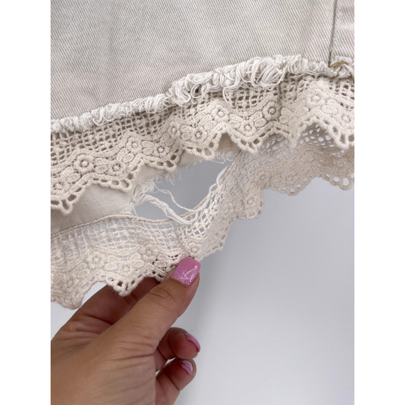 Free People Women's Ombre Dipped Crochet Hem Denim Shorts Size 28 - Picture 4 of 5